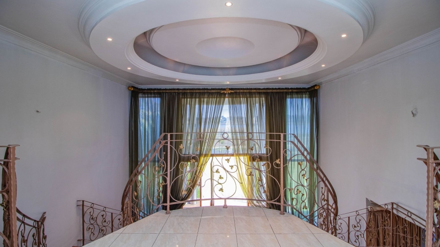 5 Bedroom Property for Sale in Lakefield Gauteng