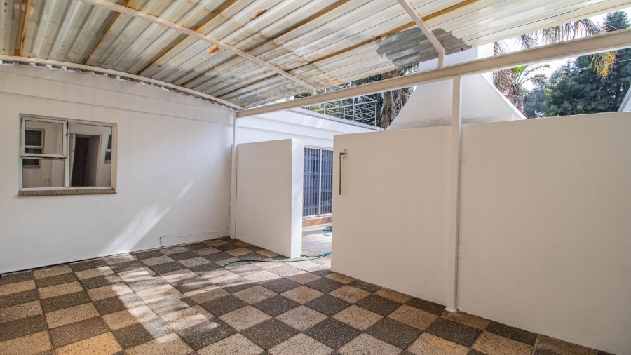 5 Bedroom Property for Sale in Lakefield Gauteng