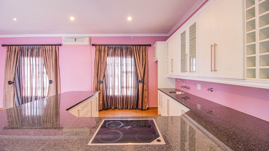 5 Bedroom Property for Sale in Lakefield Gauteng
