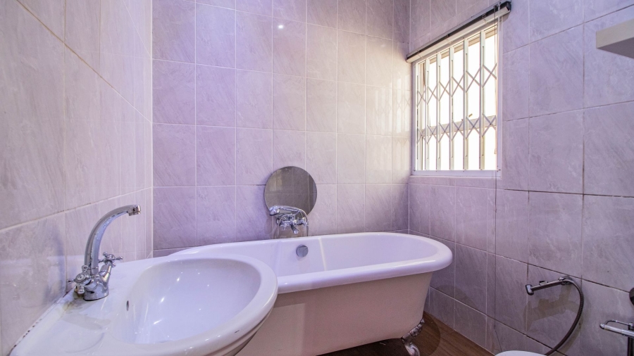 5 Bedroom Property for Sale in Lakefield Gauteng