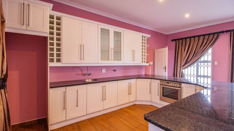 5 Bedroom Property for Sale in Lakefield Gauteng
