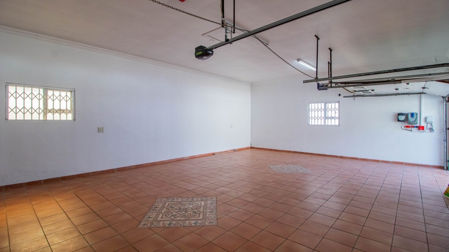 5 Bedroom Property for Sale in Lakefield Gauteng