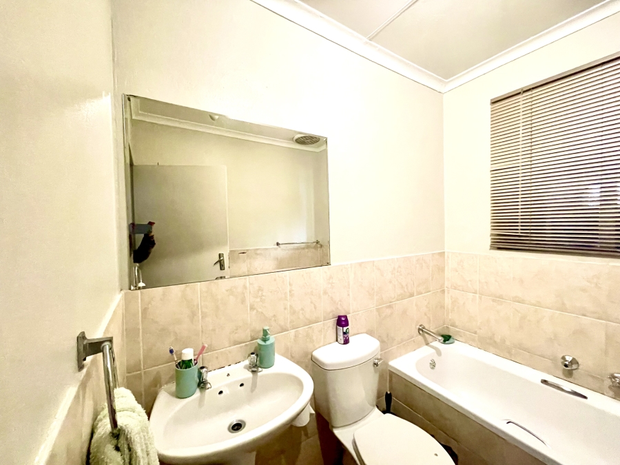 3 Bedroom Property for Sale in Noordwyk Gauteng