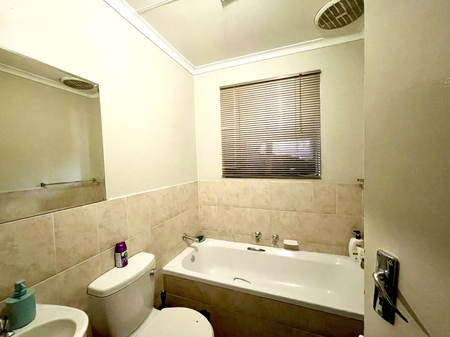 3 Bedroom Property for Sale in Noordwyk Gauteng