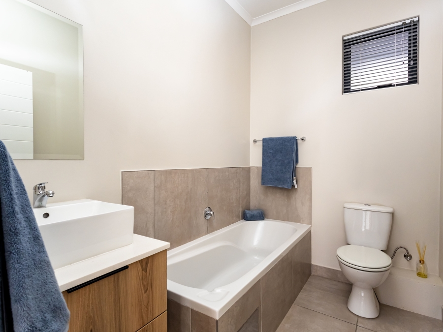 2 Bedroom Property for Sale in Halfway Gardens Gauteng