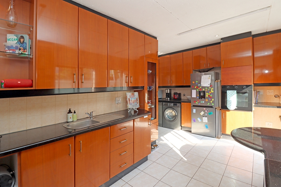 5 Bedroom Property for Sale in Glenhazel Gauteng