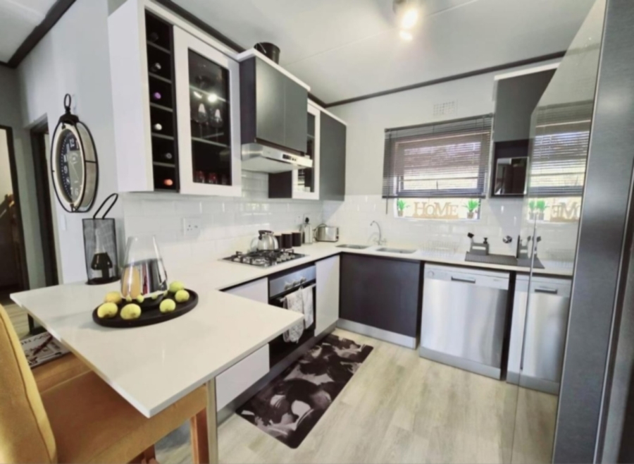 To Let 2 Bedroom Property for Rent in Montana Gauteng