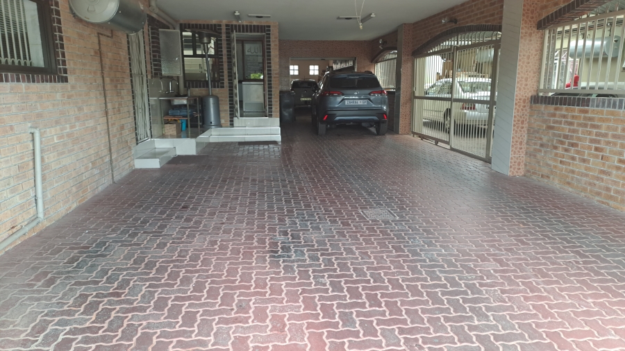 9 Bedroom Property for Sale in Laudium Gauteng