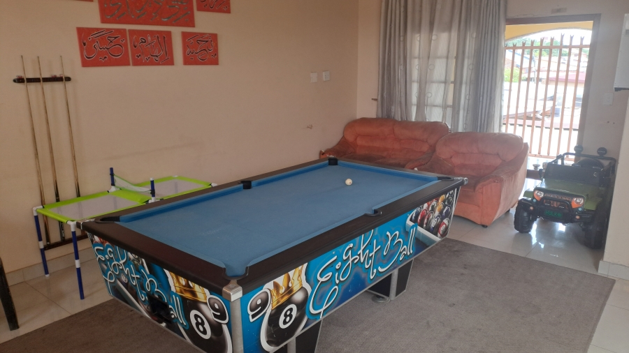 9 Bedroom Property for Sale in Laudium Gauteng