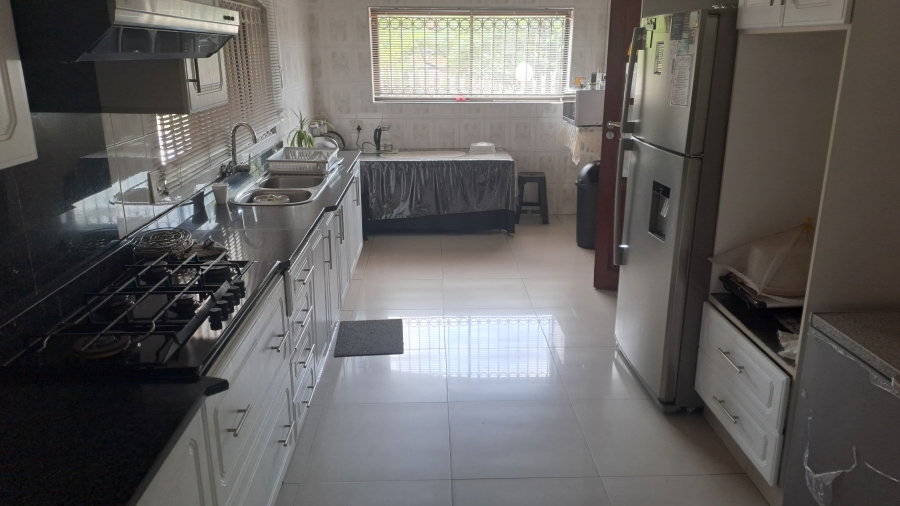 9 Bedroom Property for Sale in Laudium Gauteng