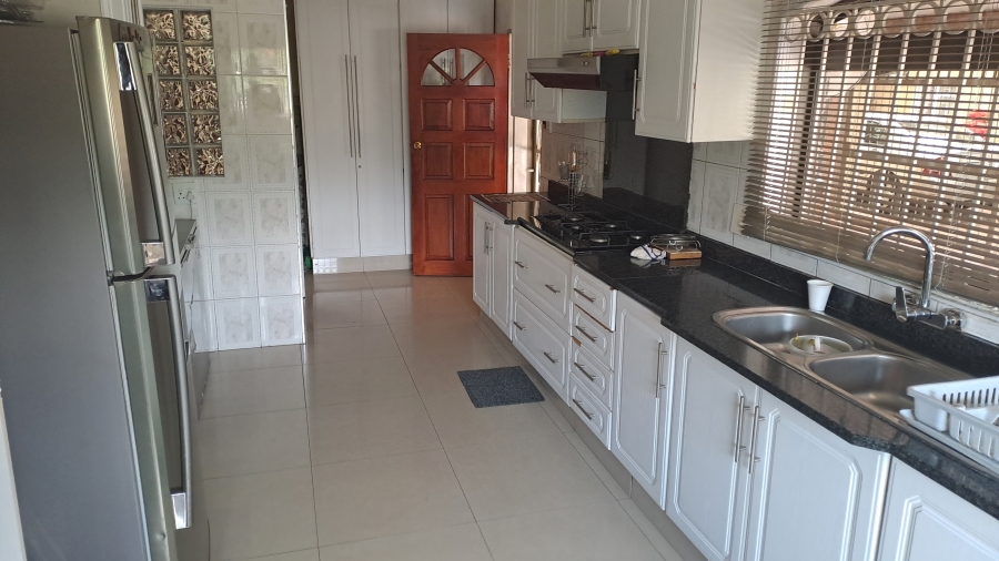 9 Bedroom Property for Sale in Laudium Gauteng