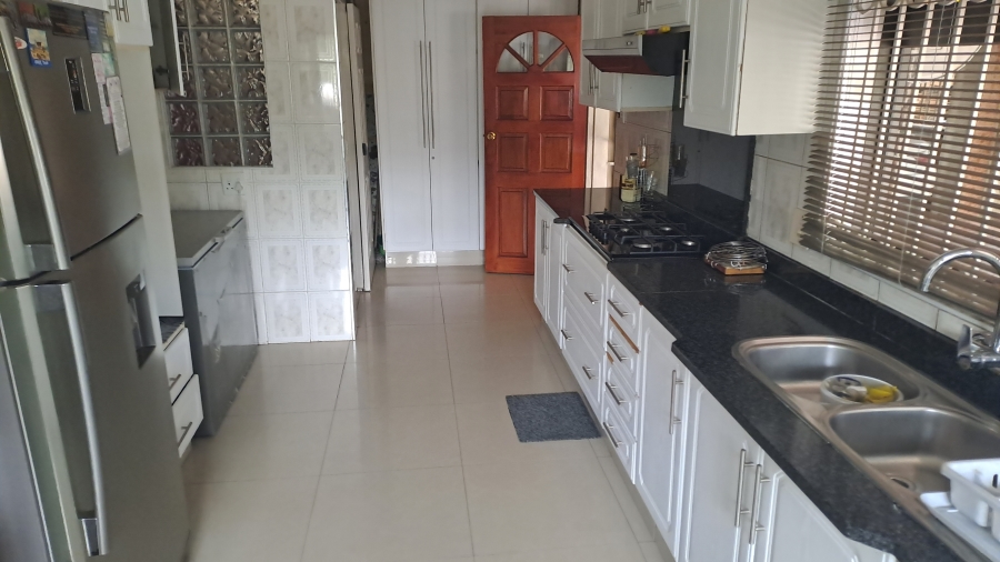 9 Bedroom Property for Sale in Laudium Gauteng