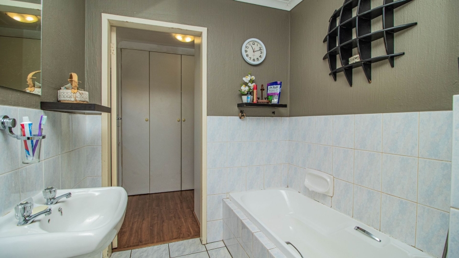 3 Bedroom Property for Sale in Country View Gauteng