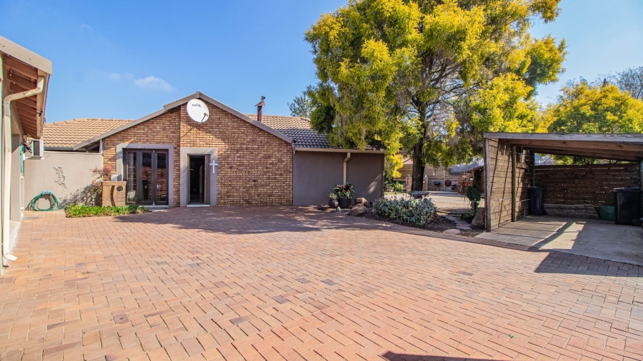 3 Bedroom Property for Sale in Country View Gauteng