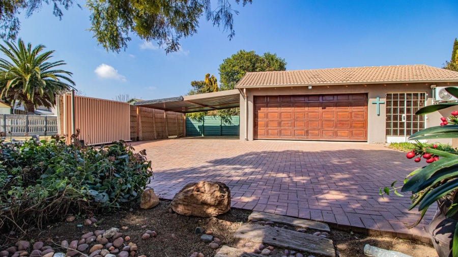 3 Bedroom Property for Sale in Country View Gauteng