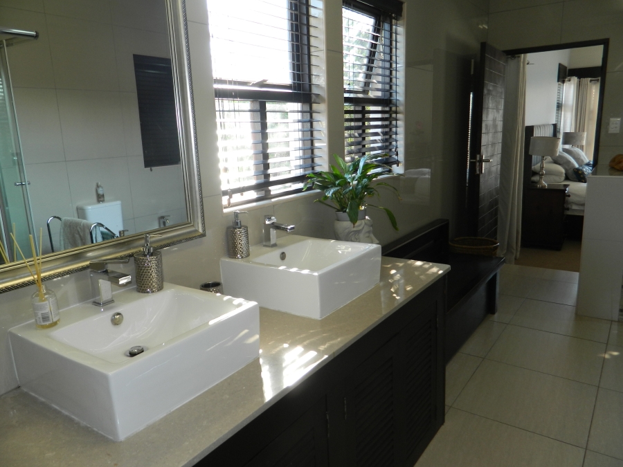 5 Bedroom Property for Sale in Silver Lakes Golf Estate Gauteng
