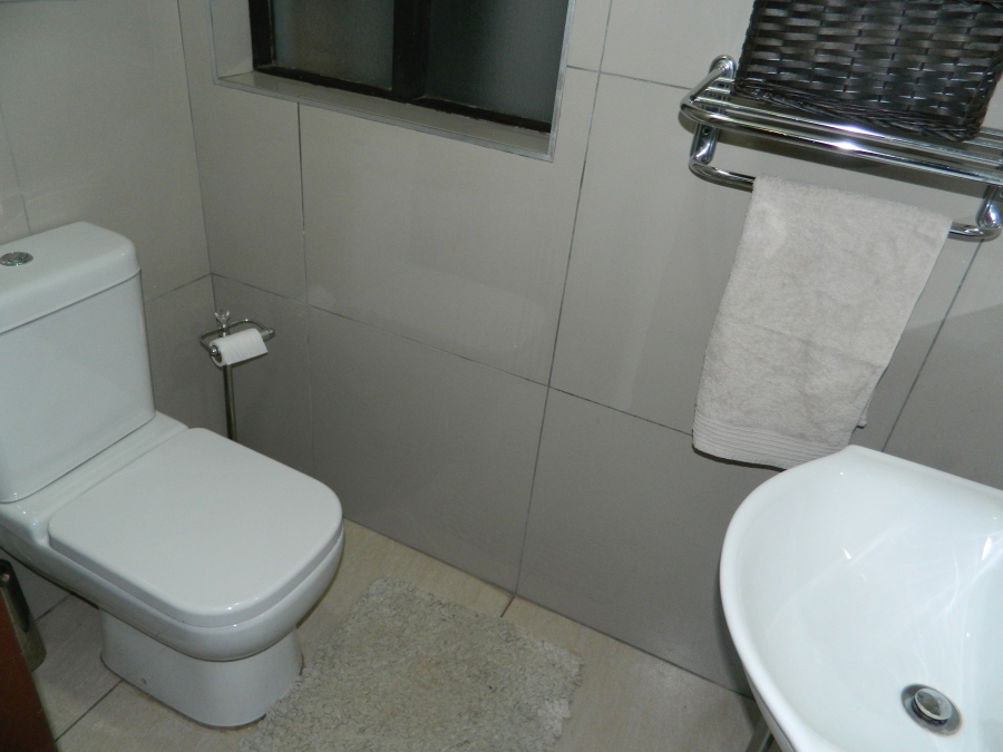 5 Bedroom Property for Sale in Silver Lakes Golf Estate Gauteng