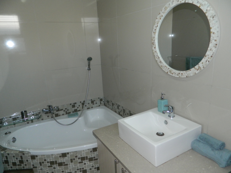 5 Bedroom Property for Sale in Silver Lakes Golf Estate Gauteng
