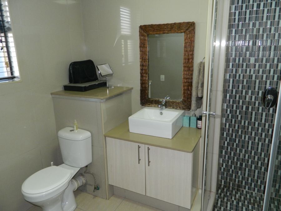5 Bedroom Property for Sale in Silver Lakes Golf Estate Gauteng
