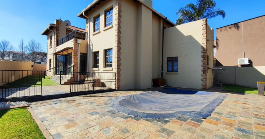 3 Bedroom Property for Sale in Glen Erasmia Gauteng
