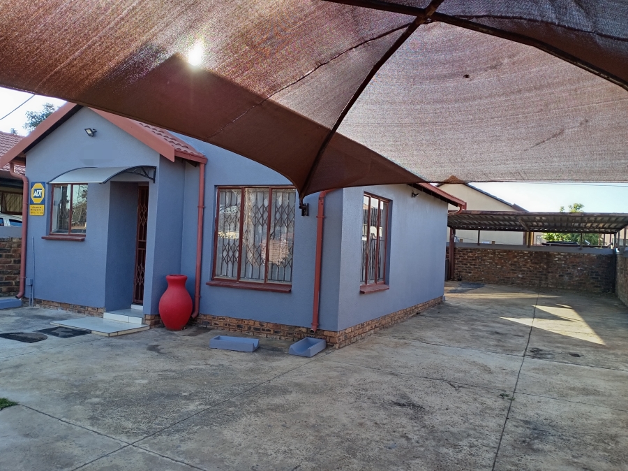 To Let 2 Bedroom Property for Rent in Elandspoort Gauteng