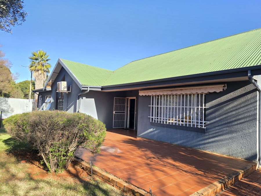 3 Bedroom Property for Sale in Oberholzer Gauteng