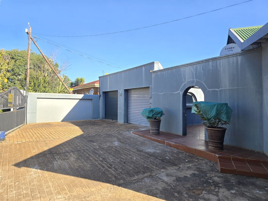 3 Bedroom Property for Sale in Oberholzer Gauteng