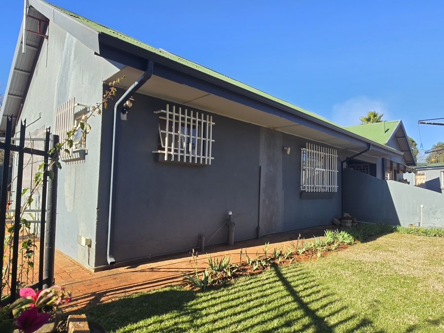 3 Bedroom Property for Sale in Oberholzer Gauteng