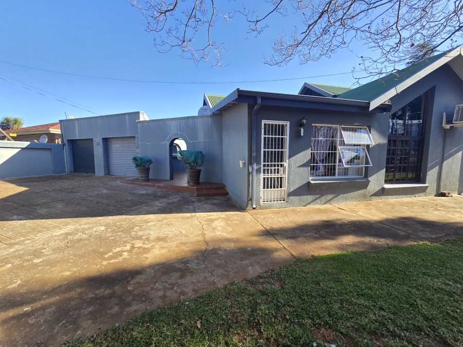 3 Bedroom Property for Sale in Oberholzer Gauteng