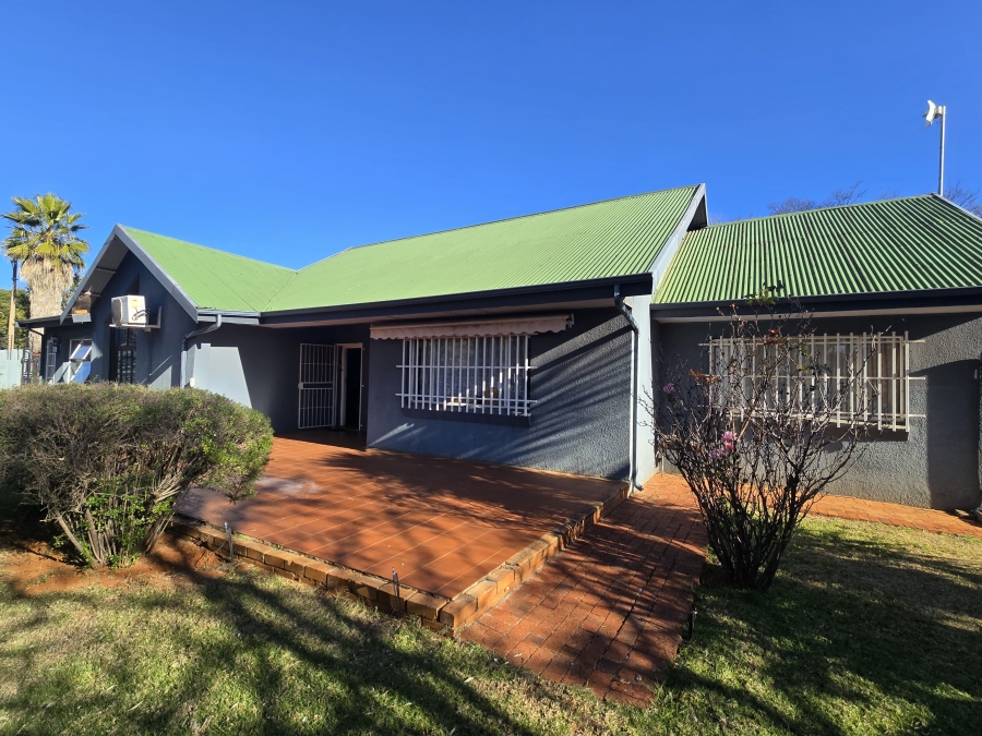 3 Bedroom Property for Sale in Oberholzer Gauteng
