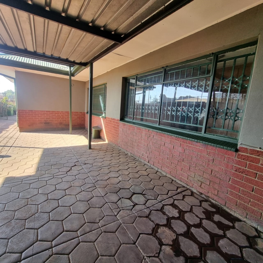 To Let 4 Bedroom Property for Rent in Booysens Gauteng