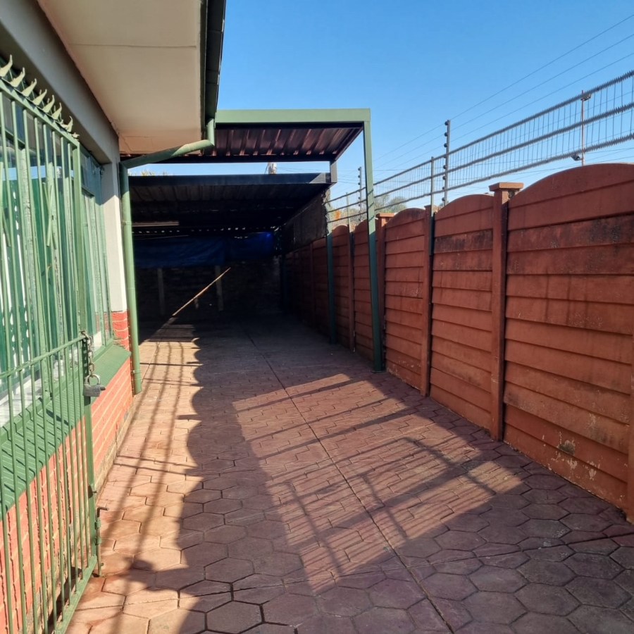 To Let 4 Bedroom Property for Rent in Booysens Gauteng