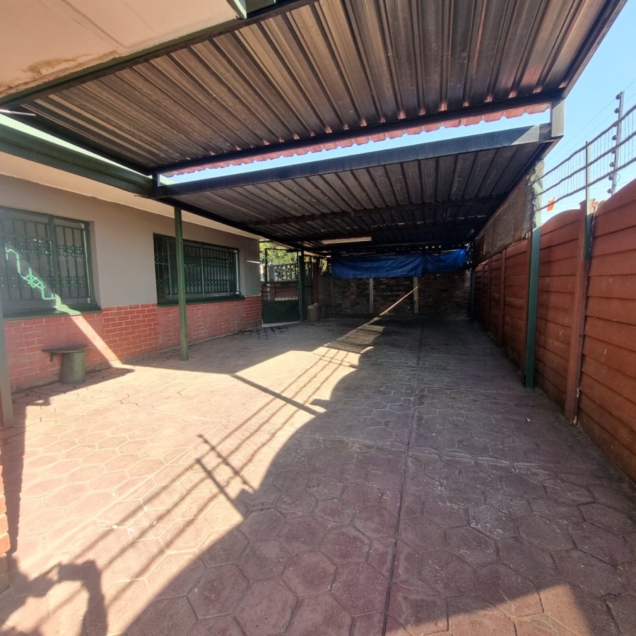 To Let 4 Bedroom Property for Rent in Booysens Gauteng