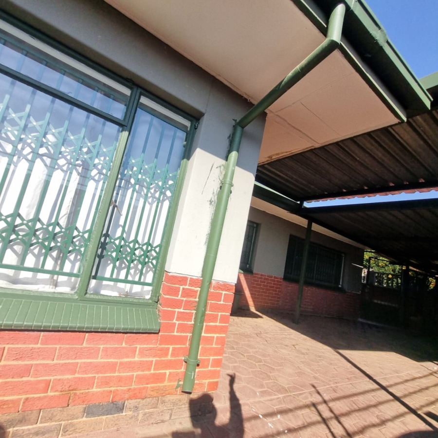 To Let 4 Bedroom Property for Rent in Booysens Gauteng