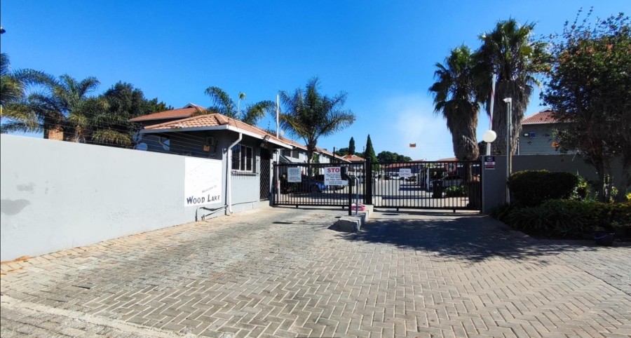 2 Bedroom Property for Sale in Glen Marais Gauteng
