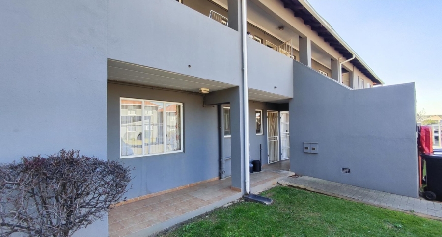 2 Bedroom Property for Sale in Glen Marais Gauteng
