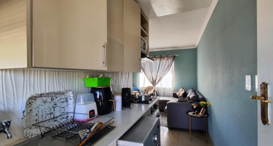 2 Bedroom Property for Sale in Glen Marais Gauteng
