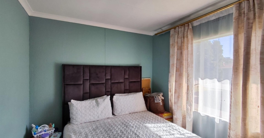 2 Bedroom Property for Sale in Glen Marais Gauteng