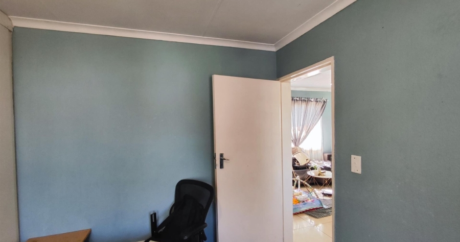 2 Bedroom Property for Sale in Glen Marais Gauteng