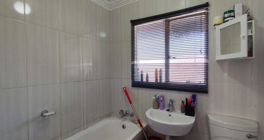 2 Bedroom Property for Sale in Glen Marais Gauteng