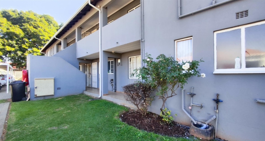 2 Bedroom Property for Sale in Glen Marais Gauteng