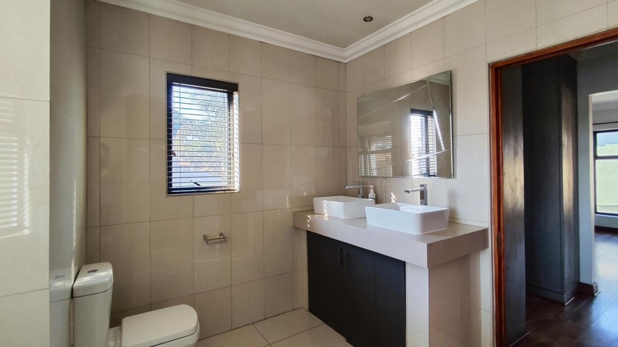 5 Bedroom Property for Sale in Glen Erasmia Gauteng