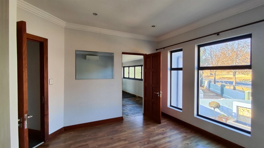 5 Bedroom Property for Sale in Glen Erasmia Gauteng