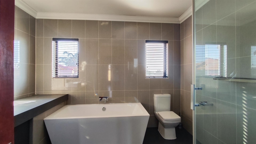 5 Bedroom Property for Sale in Glen Erasmia Gauteng
