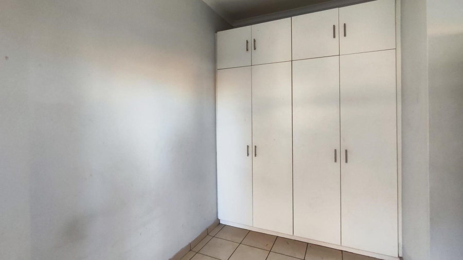 5 Bedroom Property for Sale in Glen Erasmia Gauteng