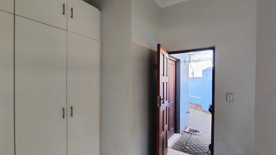 5 Bedroom Property for Sale in Glen Erasmia Gauteng