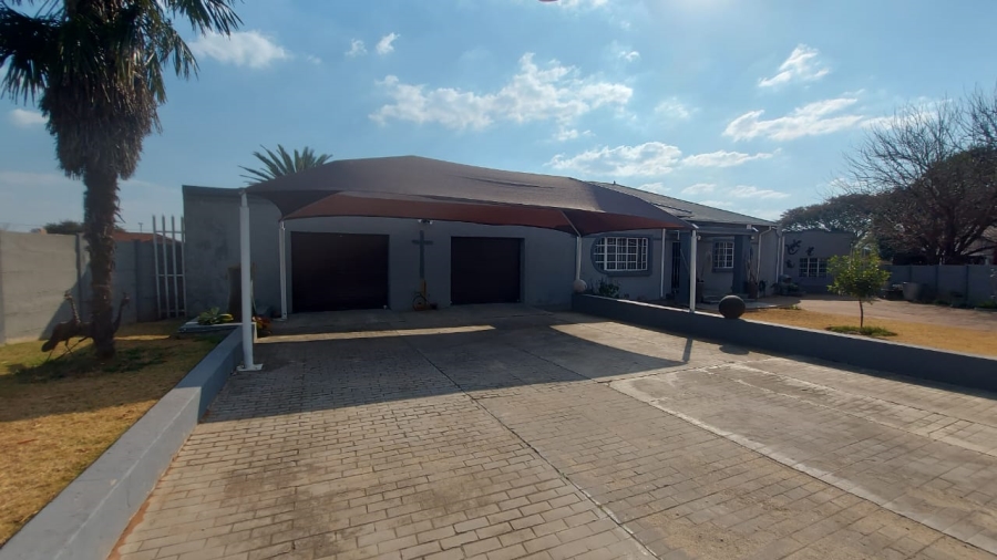 3 Bedroom Property for Sale in Selection Park Gauteng