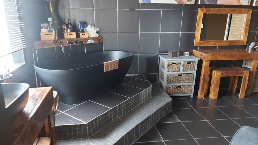 3 Bedroom Property for Sale in Selection Park Gauteng