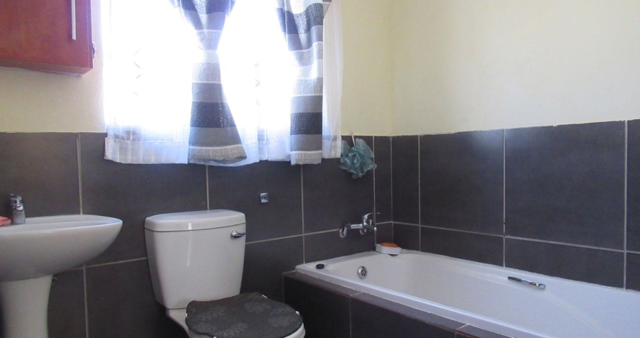 2 Bedroom Property for Sale in Witpoortjie Gauteng