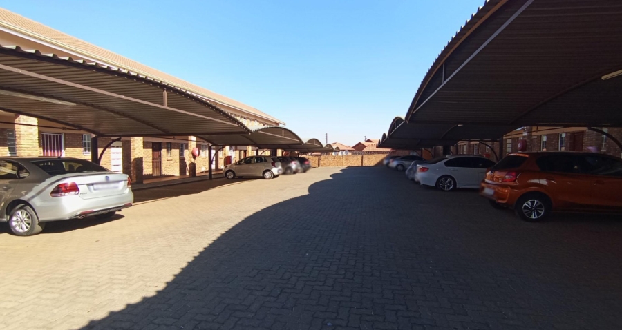 1 Bedroom Property for Sale in Lotus Gardens Gauteng